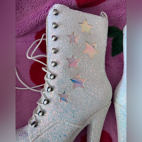 YRU Xtra- Mya White Star Glitter Platform Boots - Picture 2 of 15